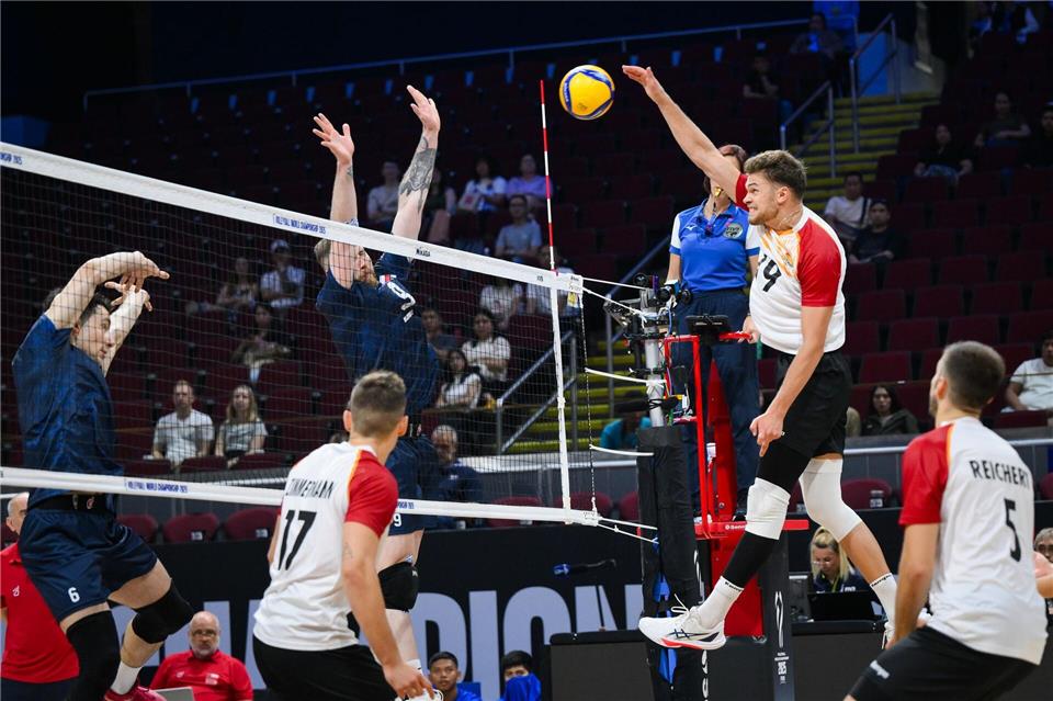 Die deutschen Volleyballer erfüllten die Pflichtaufgabe.volleyballworld/dpa