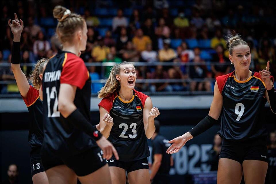 Die deutschen Volleyballerinnen feierten einen souveränen Sieg.---/volleyballworld/dpa