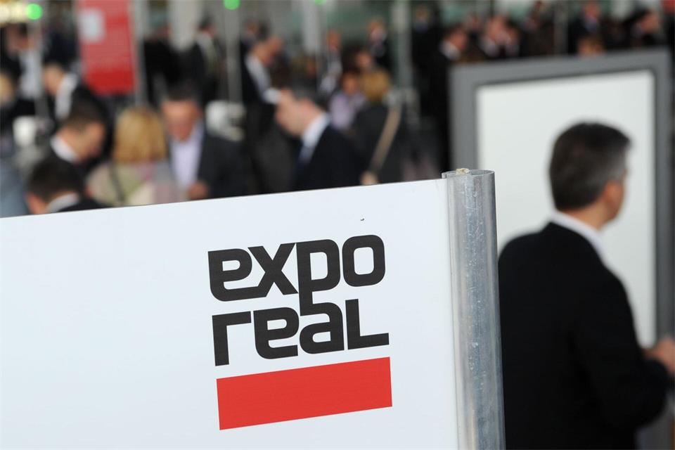 Die drei Länder werben auf der Münchner Immobilienmesse um Investoren. (Archivbild)Tobias Hase/dpa