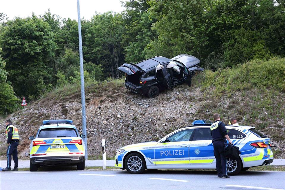 Die drei Männer waren im Mai in ihrem Wagen auf der Flucht vor der Polizei verunglückt. (Archivbild)Daniel Scharinger/APA/dpa