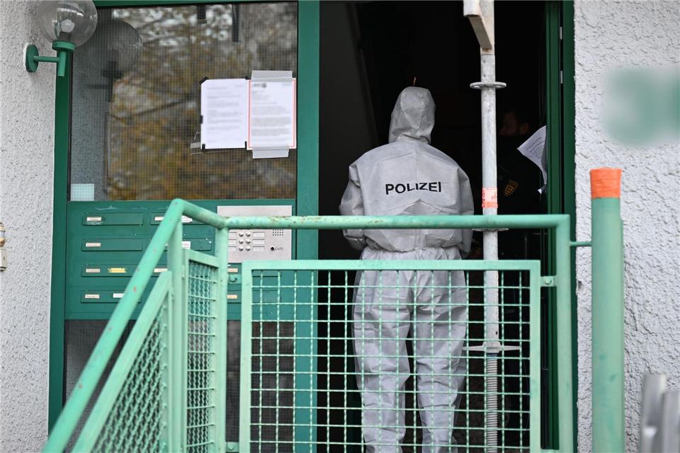 Die drei Toten wurden in einem Haus im Stuttgarter Stadtteil Feuerbach entdeckt. (Archivbild)Bernd Weißbrod/dpa