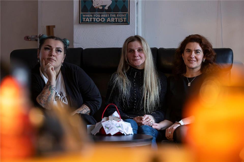 Die drei Ukrainerinnen haben sich inzwischen in Hessen gut eingelebt. Hannes P. Albert/dpa