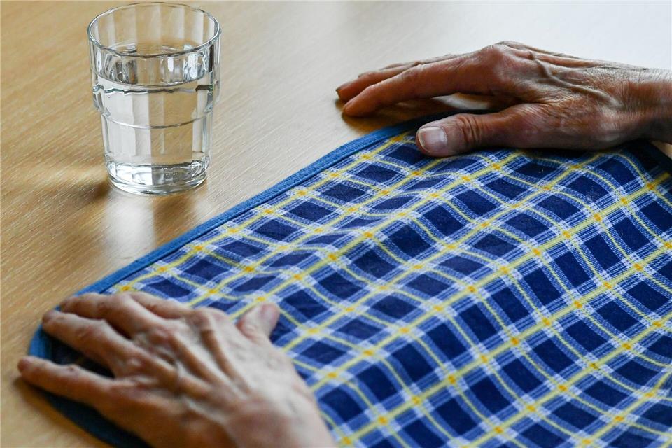 Die drei kreisfreien Städte Magdeburg, Halle und Dessau-Roßlau arbeiten erstmals gemeinsam an einem Pflegemodellprojekt. (Symbolbild)Jens Kalaene/dpa-Zentralbild/dpa