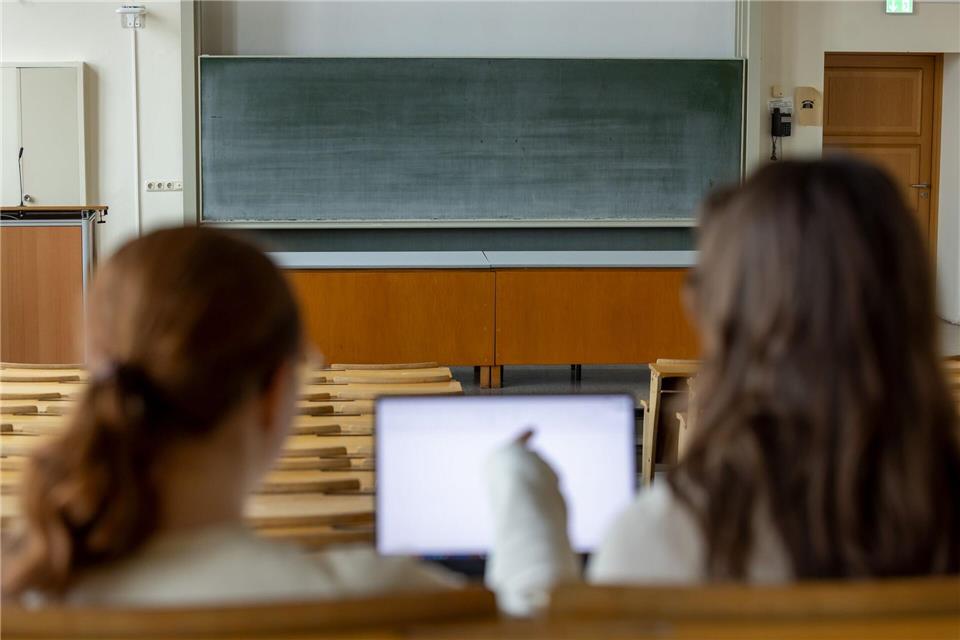 Die durch den hessischen Hochschulpakt vorgegebenen Sparzwänge haben Folgen - auch an der Justus-Liebig-Universität in Gießen.Christian Lademann/dpa