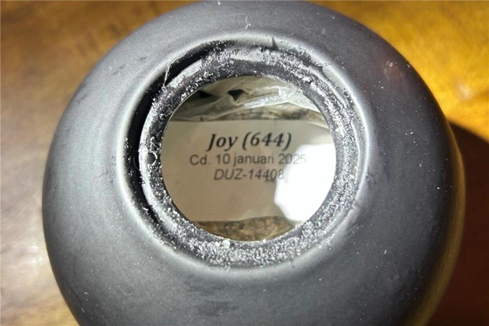 Weitere Vorwürfe gegen Vredener Tierbestatter  Die echte Asche ihrer Hündin Joy hat Sandra Schmidt mittlerweile wiederbekommen. Doch dafür war ein langer Weg nötig.