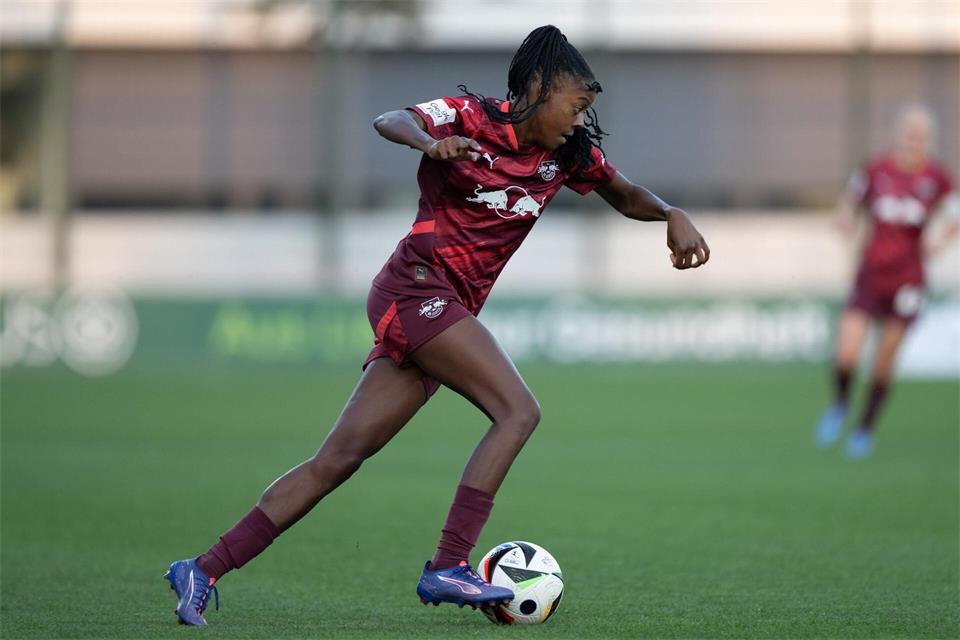 Die ehemalige RB-Spielerin Lydia Andrade feiert mit dem 1. FC Köln gegen Leipzig den Einzug ins DFB-Pokal-Viertelfinale.Hendrik Schmidt/dpa