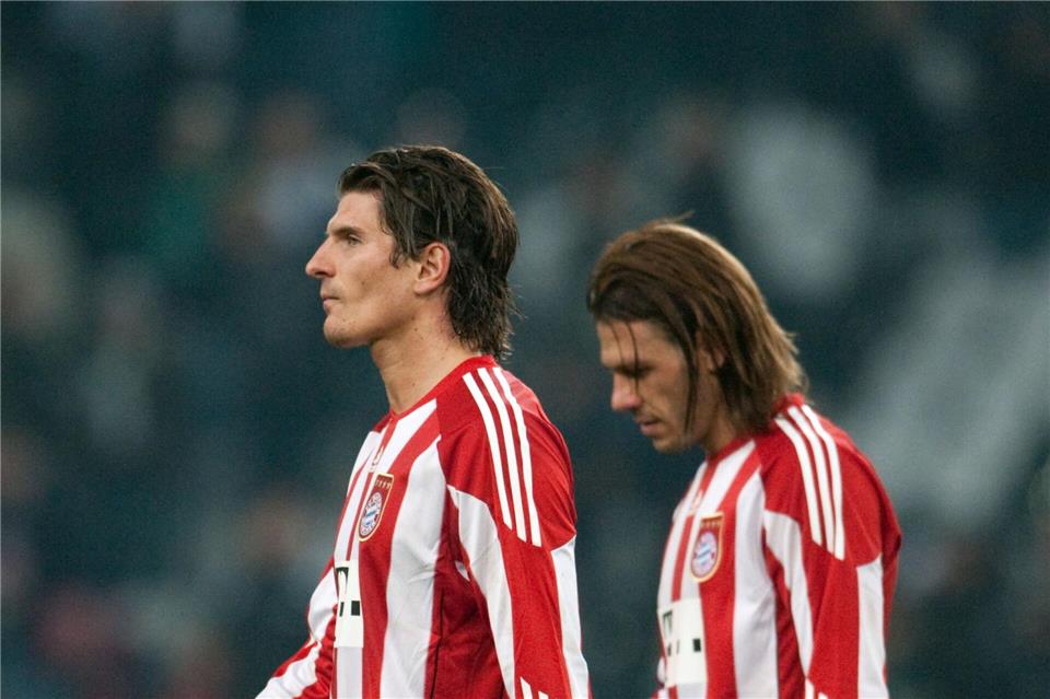 Die ehemaligen Bayernspieler Mario Gomez (l) und Martin Demichelis werden sich wohl bald im RB-Kosmos wiedersehen. (Archivbild)picture alliance / dpa