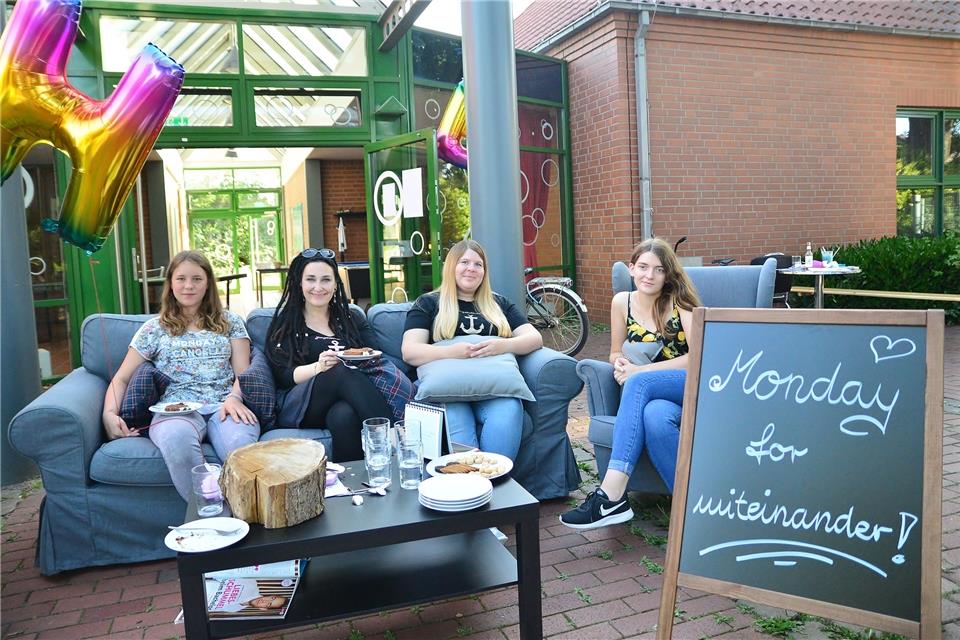 Die ehrenamtliche Helferin Shirley Willmsen, Jugendhausleiterin Tanja Regmann, Sonja Gerwers und Eva Gröniger freuen sich auf viele Besucher des neuen Angebots.