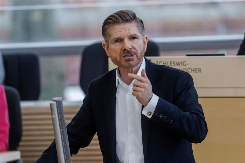 Die eigenen Konsumentscheidungen der jungen Menschen müssen gestärkt werden, erklärte der parlamentarische Geschäftsführer der FDP-Fraktion, Heiner Garg. (Archivbild)Markus Scholz/dpa