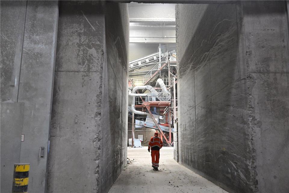 Die eingesetzte KI kann bereits nicht nur Akkus, sondern auch Spraydosen oder Gasflaschen erkennen.(Produktion)Bernd Weißbrod/dpa