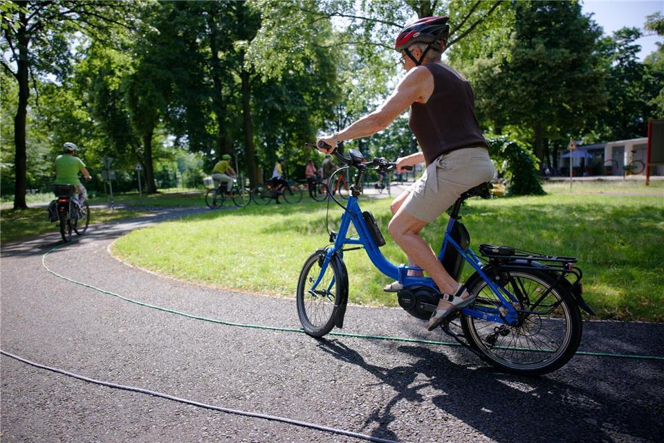Die einwöchigen Fahrradtrainings in Köln finden viermal jährlich statt. Henning Kaiser/dpa