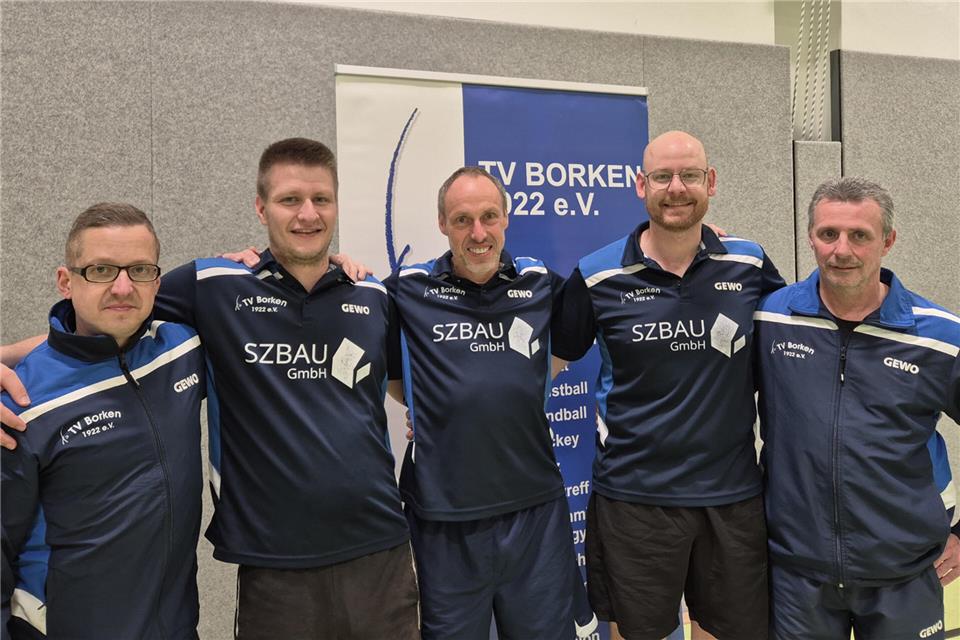 Die erfolgreiche Drittgarnitur des TV Borken mit Benjamin Schmolinski, Michael Uebbing, Martin Oberließen, Dominik Schütz und Mike Lipphardt (von links). Es fehlt: Michael Meßmann.