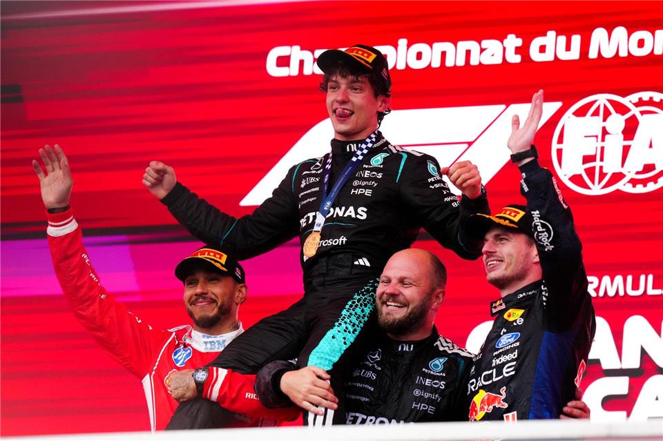 Die erfolgreichsten Formel-1-Piloten im Feld huldigen dem Teeanager. Bradley Collyer/PA Wire/dpa