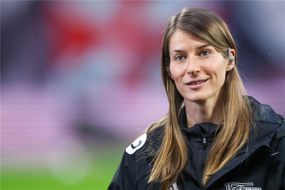 Die erste Cheftrainerin in der Fußball-Bundesliga der Männer: Marie-Louise Eta. (Archivbild)Jan Woitas/dpa