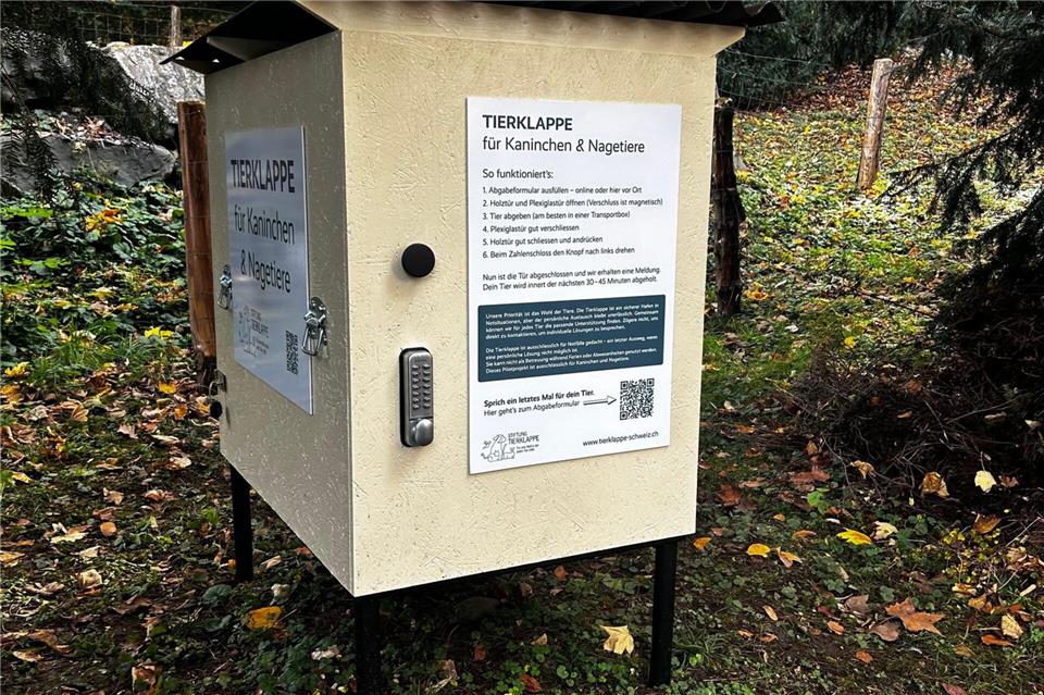 Die erste „Tierklappe“ der Schweiz - das Konzept ist nicht unumstritten.-/Stiftung Tierklappe/dpa