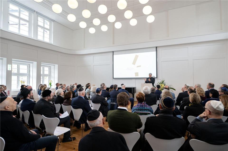 Die erste Veranstaltung im neuen jüdischen Kulturzentrum in Bayreuth war ein Festakt zur Eröffnung.Pia Bayer/dpa