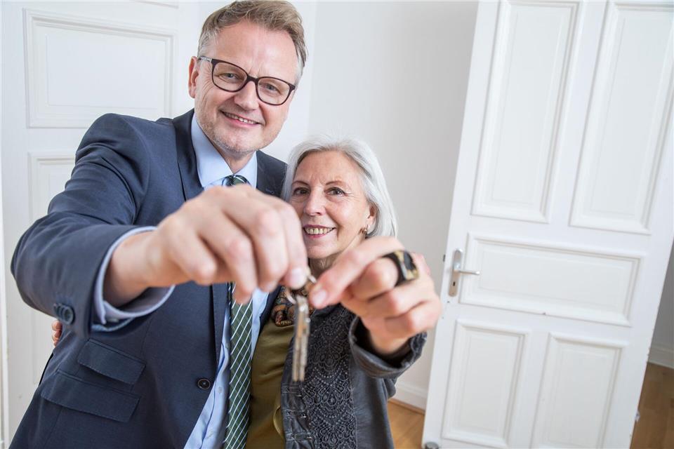 Die erste gemeinsame Wohnung: Jetzt haben Paare einige organisatorische Dinge zu erledigen.picture alliance / dpa-tmn