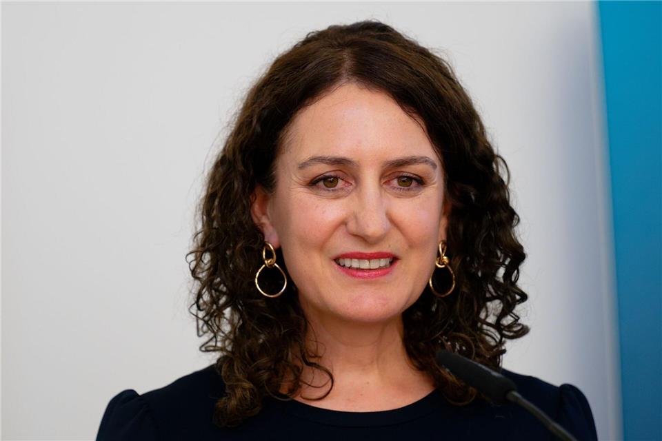 Die erste unabhängige Polizeibeauftragte in NRW will das Vertrauen zwischen Bürgern und Polizei stärken.Henning Kaiser/dpa