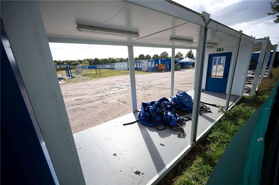 Die ersten 83 Geflüchteten haben laut Landkreis Nordwestmecklenburg die Container-Unterkunft Upahl verlassen.Philip Dulian/dpa
