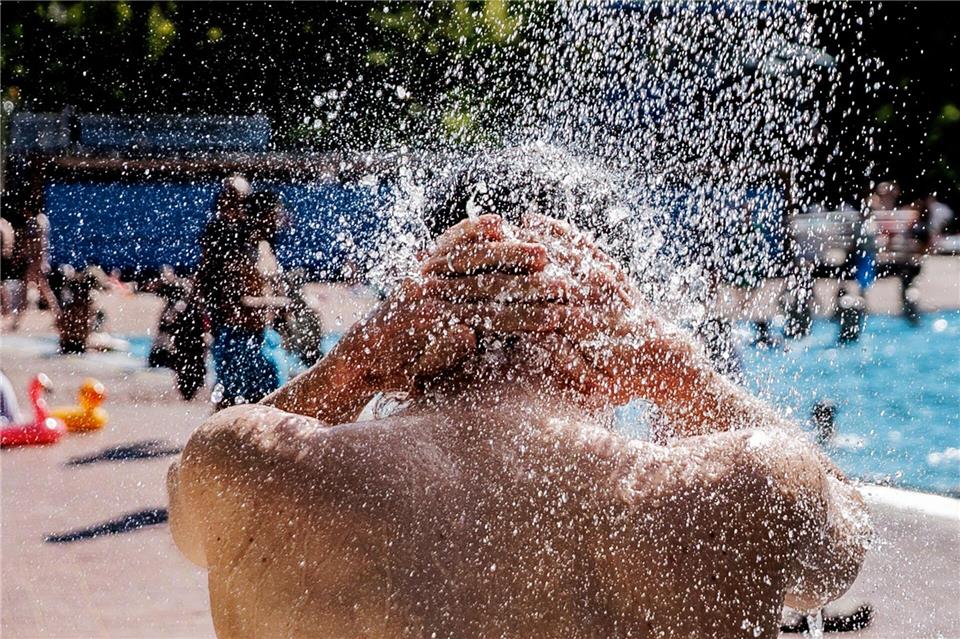 Die ersten Freibäder in Berlin öffneten - und viele Berliner nutzten das warme Wetter Anfang Mai. Carsten Koall/dpa