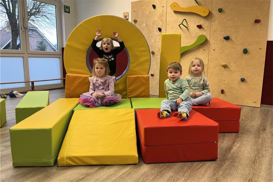 Die ersten Kinder der Kita St. Silvester haben die gespendeten Schaumstoff-Bauklötze bereits getestet.