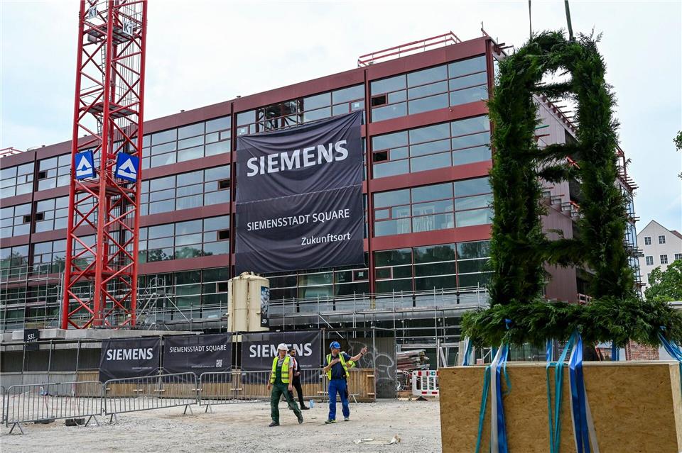 Die ersten Rohbauten auf dem Gelände des neuen Stadtquartiers Siemens Square sind fertig.Jens Kalaene/dpa