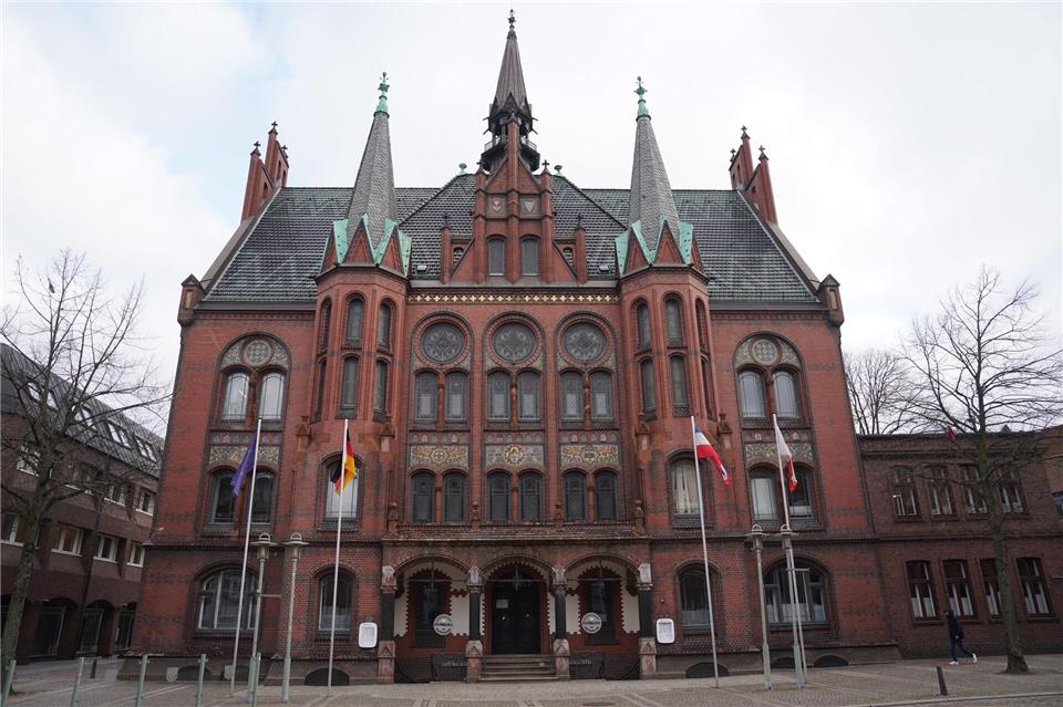 Die finanzielle Krise der städtischen Haushalte verlangt rasche Lösungen, sagte Neumünsters Bürgermeisterin. (Archivbild)Marcus Brandt/dpa