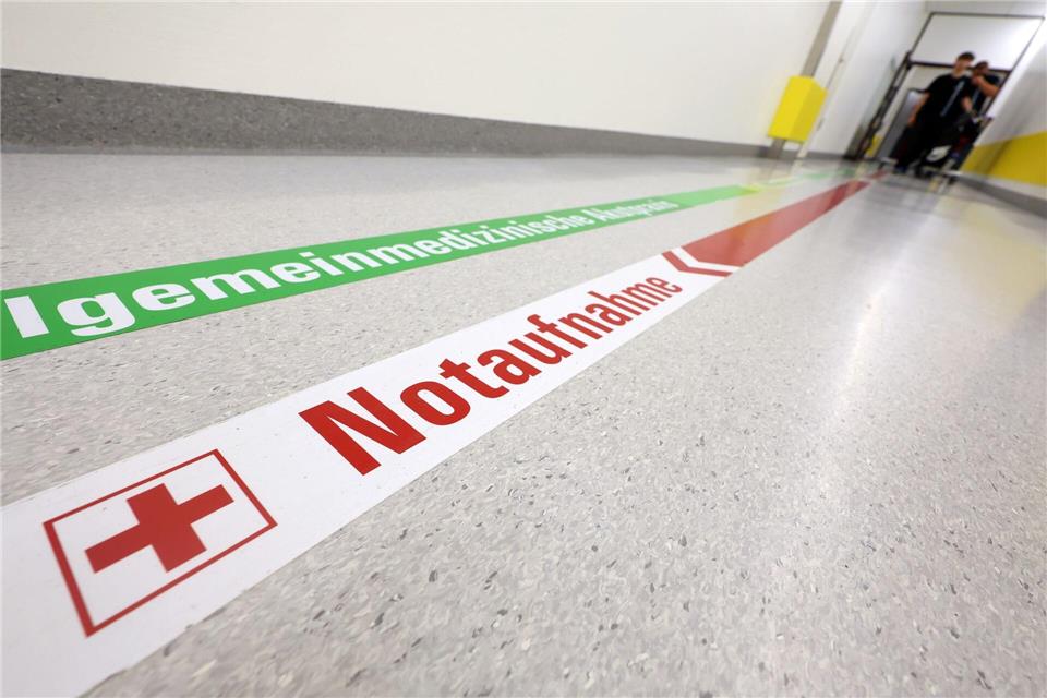 Landkreistag ermuntert Kliniken zu Klagen gegen den Bund Die finanzielle Lage der Kliniken ist schon lange desolat - der Landkreistag ermuntert sie, sich notfalls rechtlich gegen die Bundesregierung zur Wehr zu setzen. (Symbolbild)Karl-Josef Hildenbrand/dpa