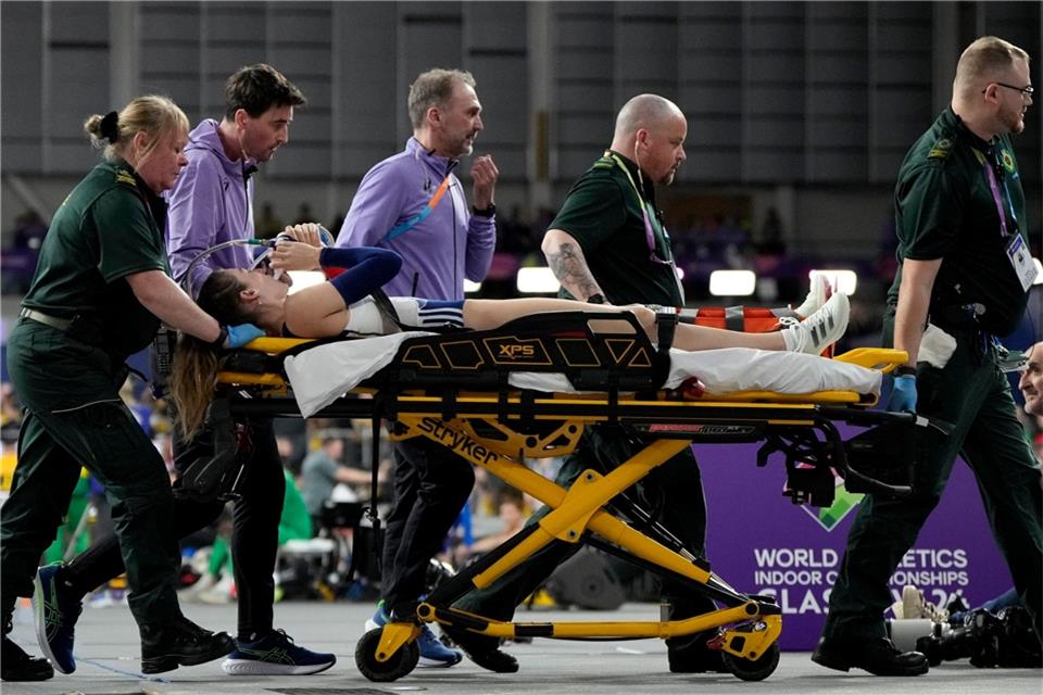 Die französische Stabhochspringerin Margot Chevrier hat sich bei der Hallen-WM in Glasgow schwer verletzt.