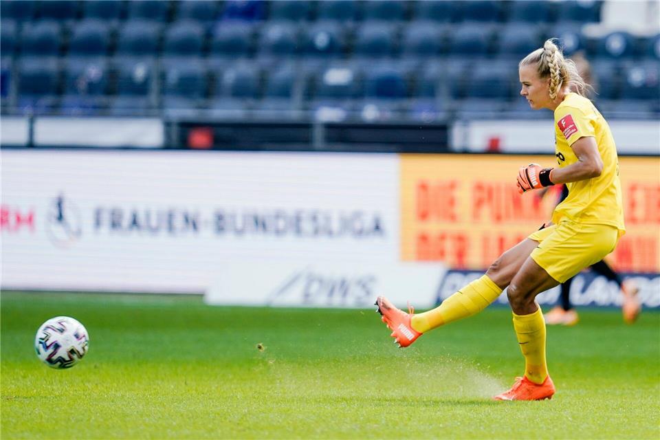 Die frühere Nationaltorhüterin kehrt mit Real Madrid zu ihrem Ex-Verein Eintracht Frankfurt zurück.Uwe Anspach/dpa