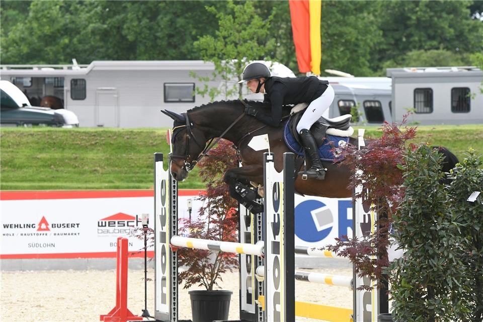 Die für den RV St. Hubertus Wolbeck startende Schwedin Sara Lindroos (hier im Sattel von Grandolini) dominierte am Donnerstagmittag die Springpferdeprüfung Klasse A** (1,05 m).