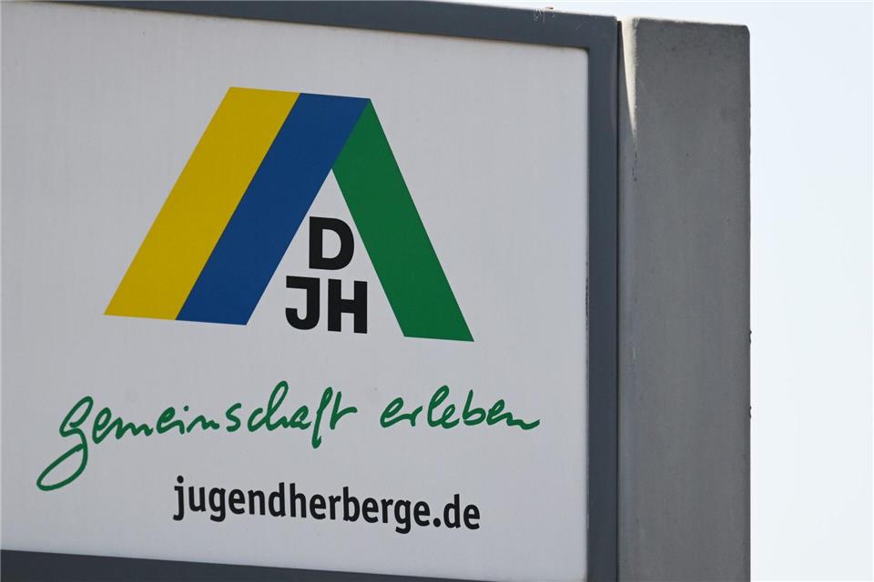 Die funktional ausgestatteten Zimmer werden wöchentlich gereinigt. (Archivbild)Marijan Murat/dpa