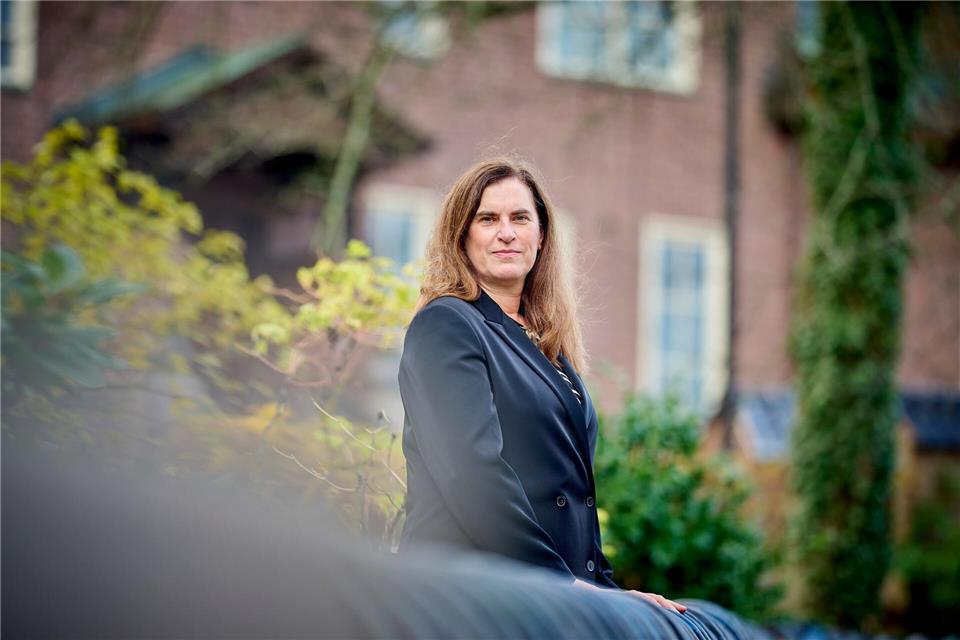 Die gebürtige Belgierin Ellen Moons tritt zum Jahreswechsel als erste Frau in der Geschichte der Königlich-Schwedischen Akademie der Wissenschaften (KVA) den Posten als Generalsekretärin an.Patrik Lundin/KVA/dpa