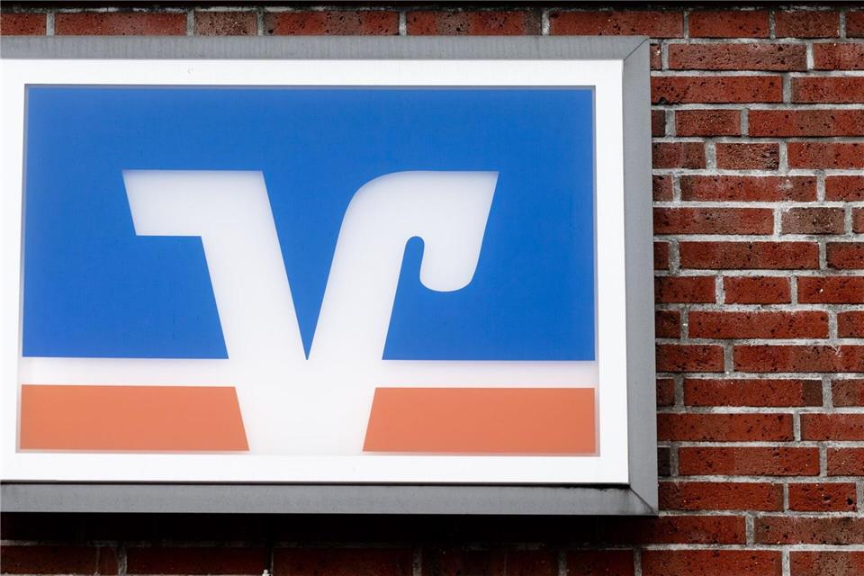 Die genossenschaftlich organisierten Volks- und Raiffeisenbanken sind bemüht, ihre Kundschaft als Mitglieder enger an sich zu binden. (Symbolbild)Markus Scholz/dpa