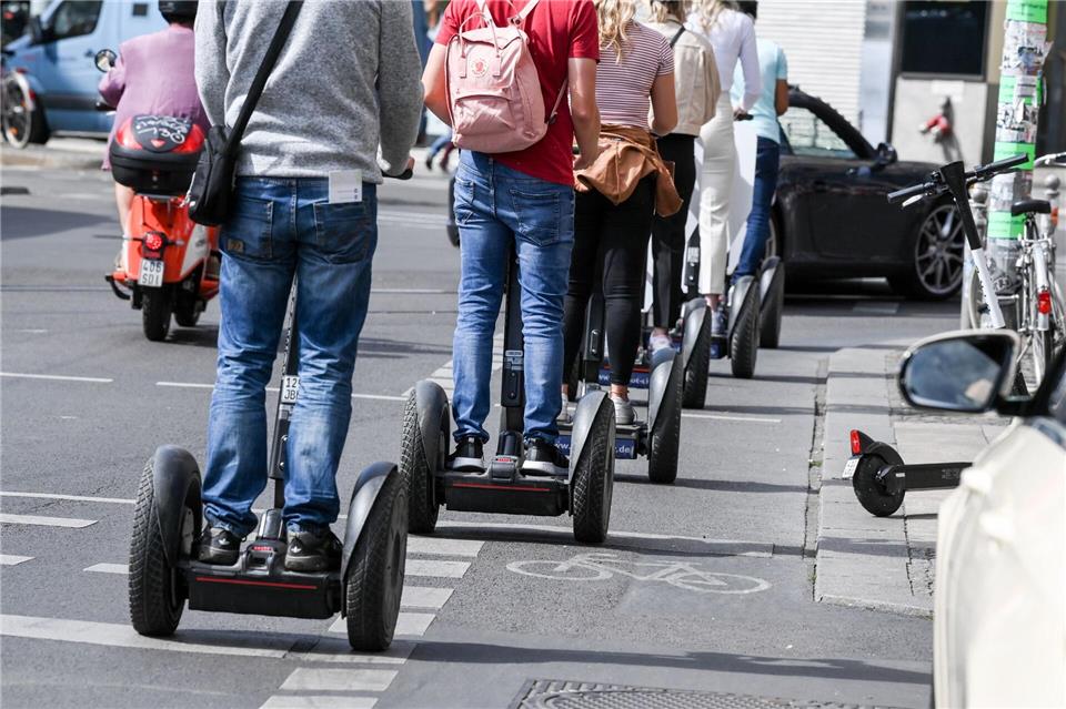 Die geplante Reform soll sich auch auf Elektrokleinstfahrzeuge erstrecken, auf denen man balanciert. (Symbolbild)Jens Kalaene/dpa-Zentralbild/ZB