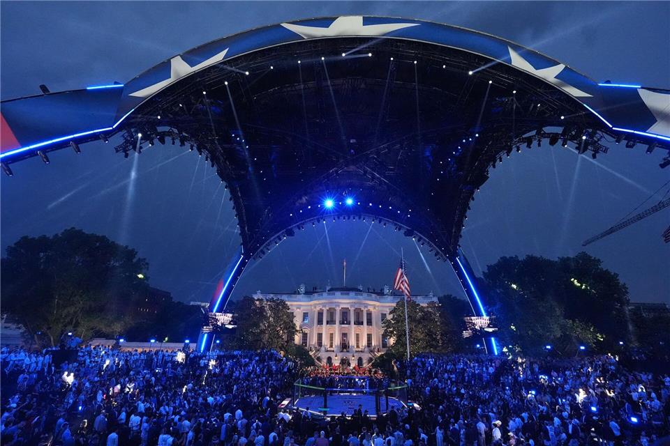 Die gewaltige Kuppelkonstruktion namens „The Claw“ (die Kralle) lässt sogar das Weiße Haus klein wirken. Alex Brandon/AP/dpa