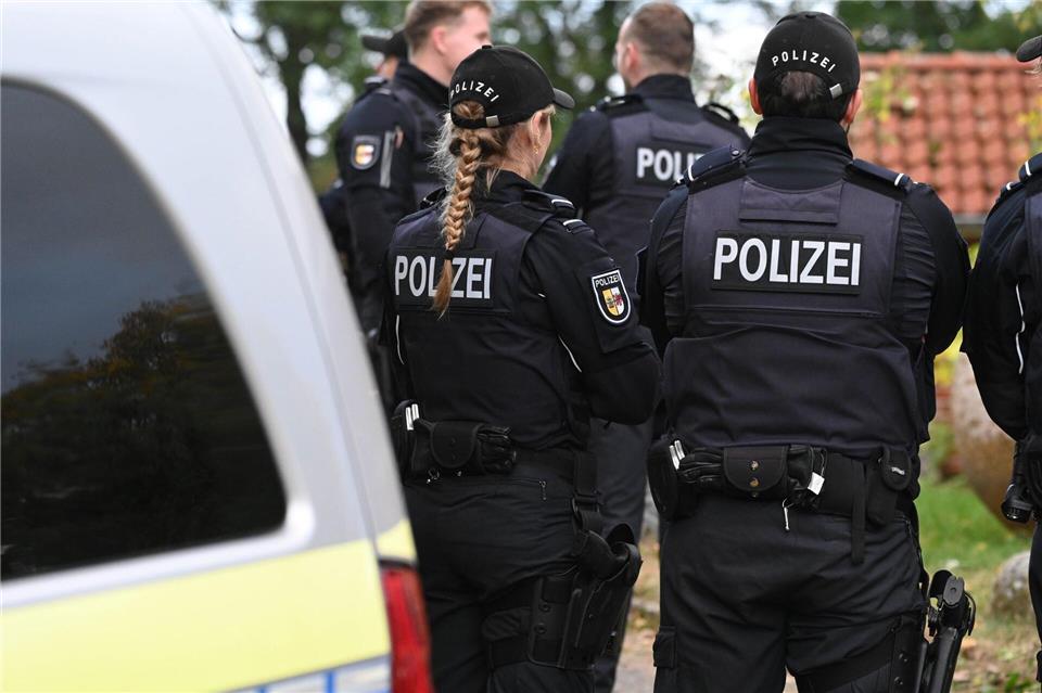 Die größte Gefahr geht nach Angaben der Behörden von rechten Straftaten aus. (Symbolbild)Stefan Sauer/dpa