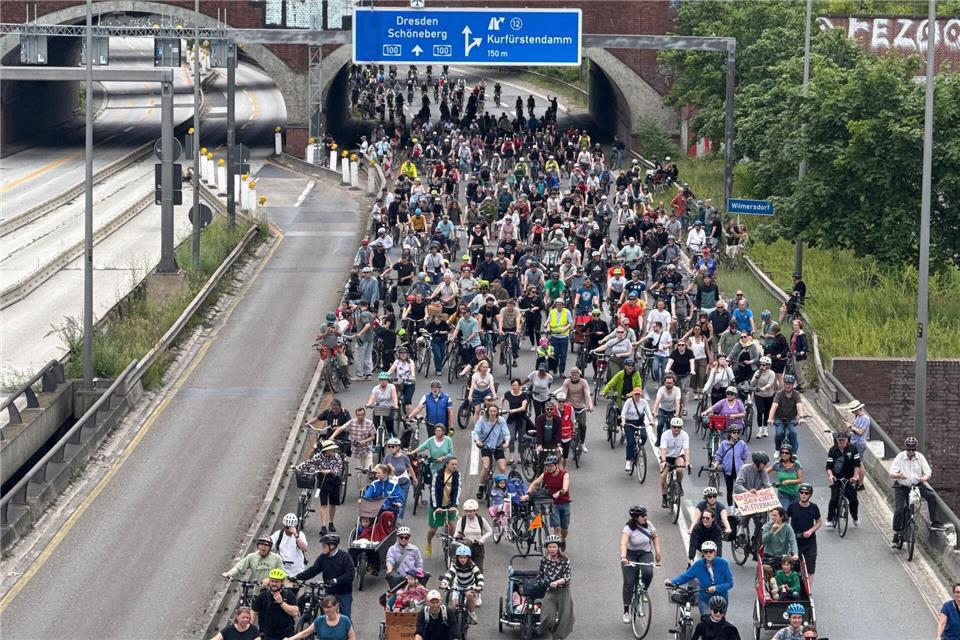 Die große Fahrradsternfahrt des Allgemeinen Deutschen Fahrrad-Clubs (ADFC) Berlin findet seit Jahrzehnten statt. Michael Kappeler/d/dpa