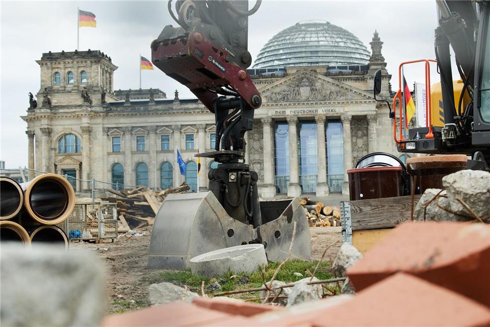 Die große Mehrheit glaubt nicht, dass die Bundesregierung es schafft, wie geplant bis zum Sommer Reformen bei Steuern, Arbeitsmarkt und Rente vorzulegen. (Symbolbild)Joerg Carstensen/dpa