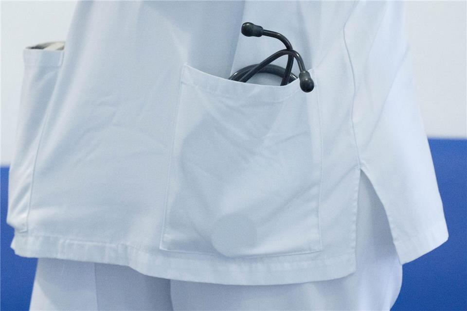 Die große Mehrheit spricht sich einer neuen Umfrage zufolge für die Krankenhausreform aus. (Symbolbild)Stefan Sauer/dpa