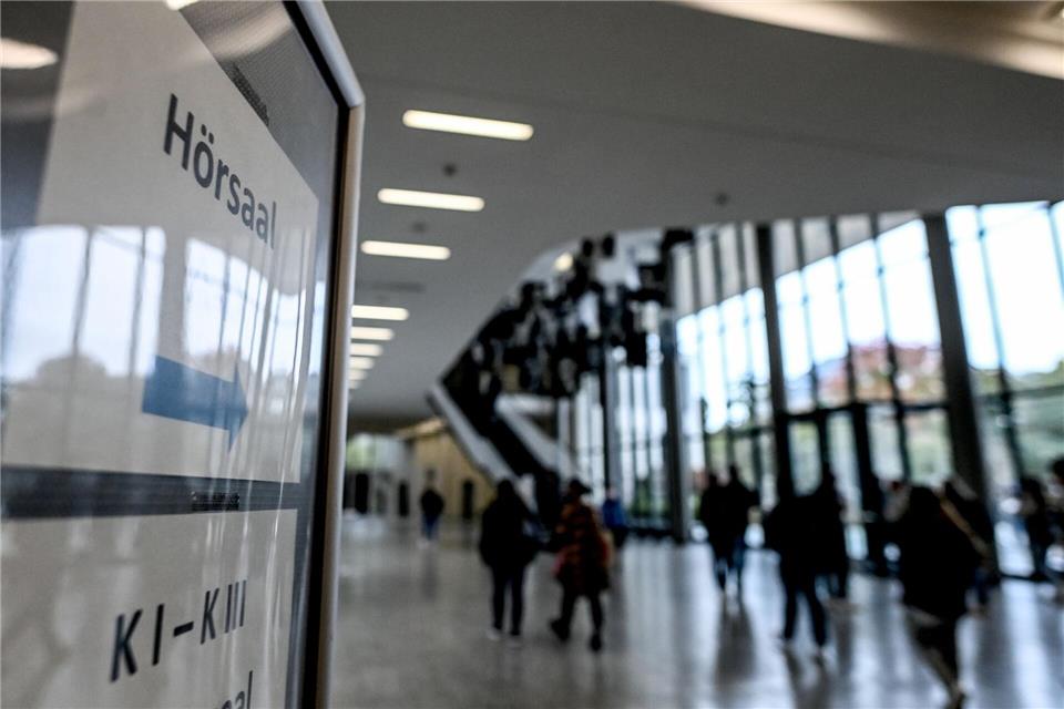 Die großen Berliner Universitäten arbeiten im Exzellenzverbund zusammen. (Symbolbild) Britta Pedersen/dpa-Zentralbild/dpa