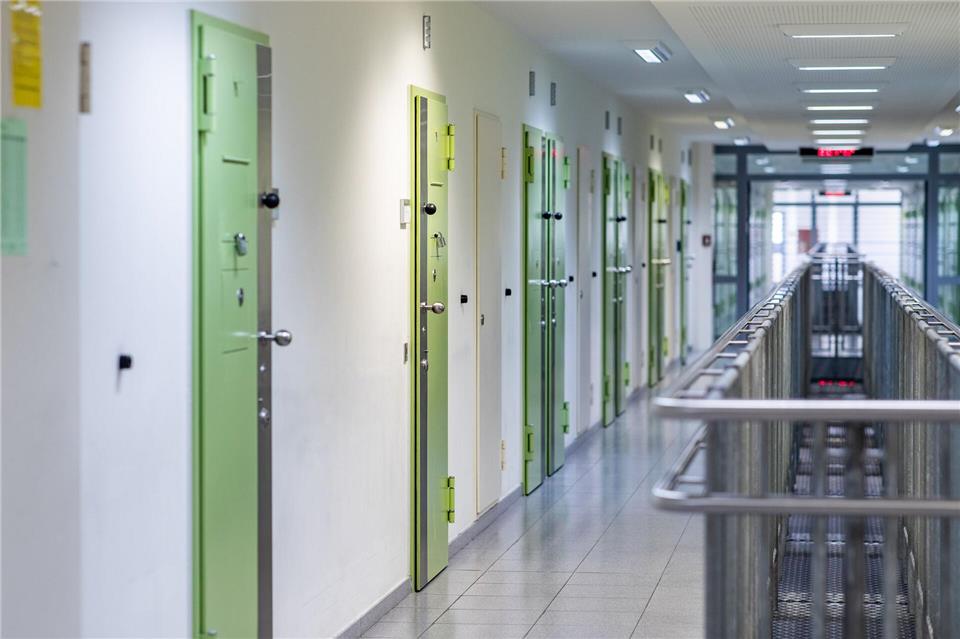 Die häufigste psychiatrische Diagnose im NRW-Strafvollzug sind Suchterkrankungen. (Symbolbild)Marcel Kusch/dpa