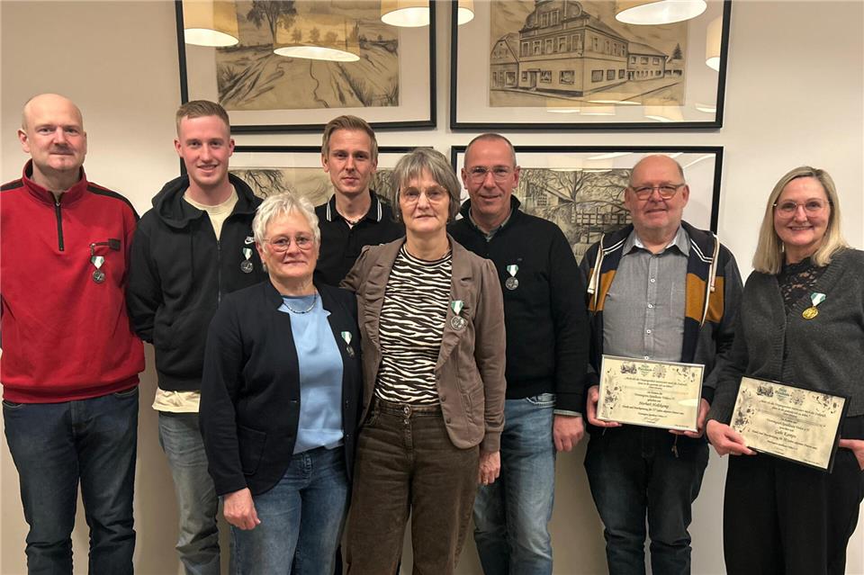 Die hintere Reihe zeigt von links: Stefan Hante, Mats Regenit, Thomas Schütter, Markus Döking, Norbert Holtkamp und Gabi Kamps. In der vorderen Reihe stehen Maria Heßing und Martina Liestener.