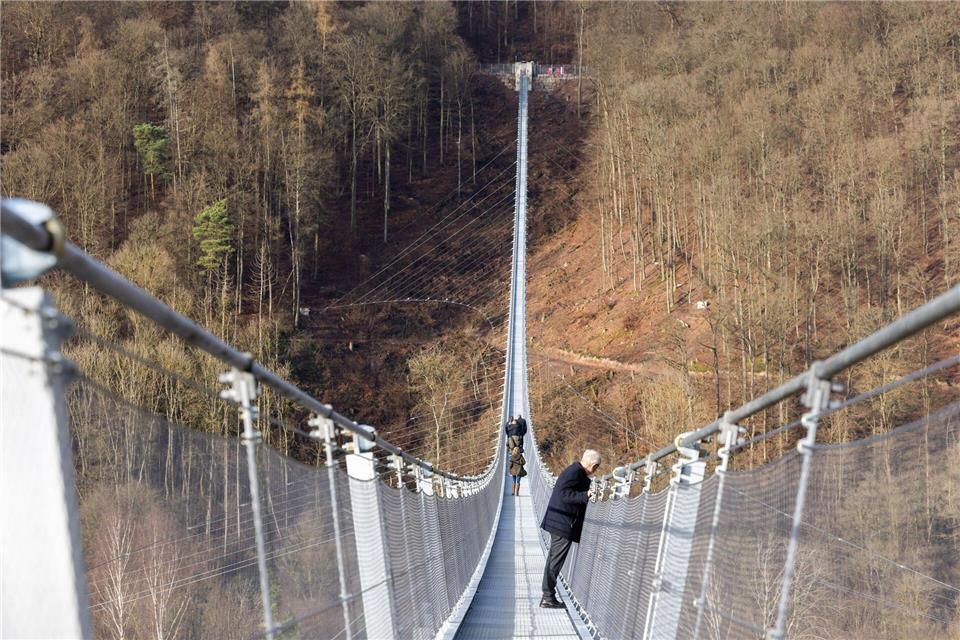 Die höchste Stelle der Brücke liegt 60 Meter über der Talsohle.Christian Lademann/dpa