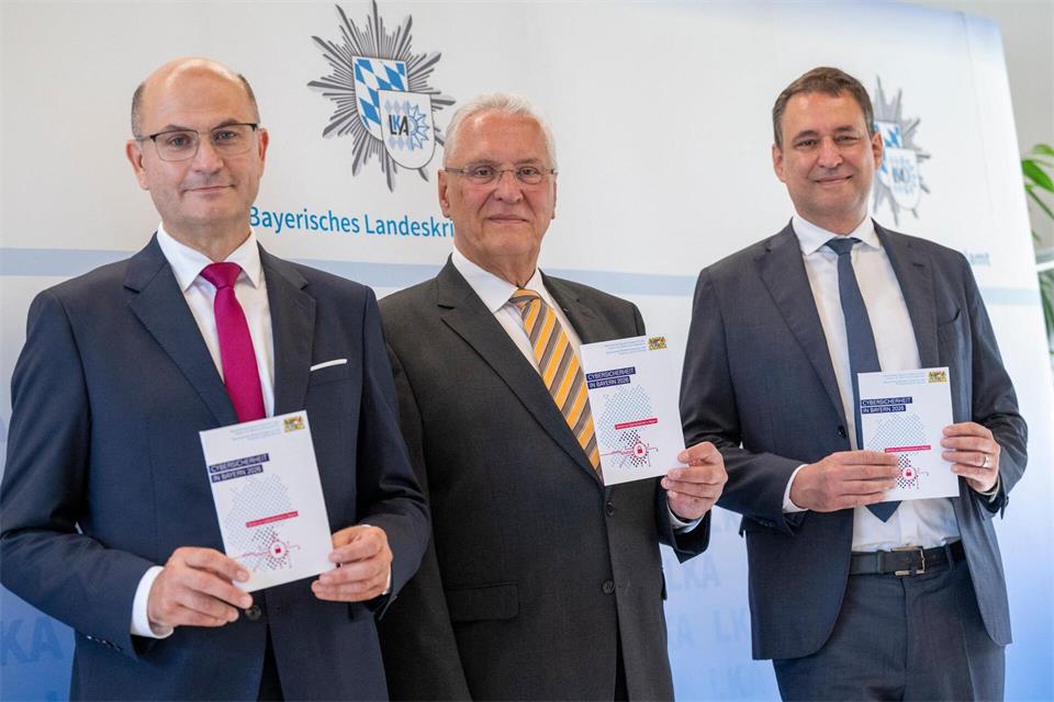 Die hybride Bedrohung durch Spionage, Sabotage, Desinformation und Cyberangriffe hat nach Angaben der Regierung ein nie gekanntes Level erreicht. Peter Kneffel/dpa