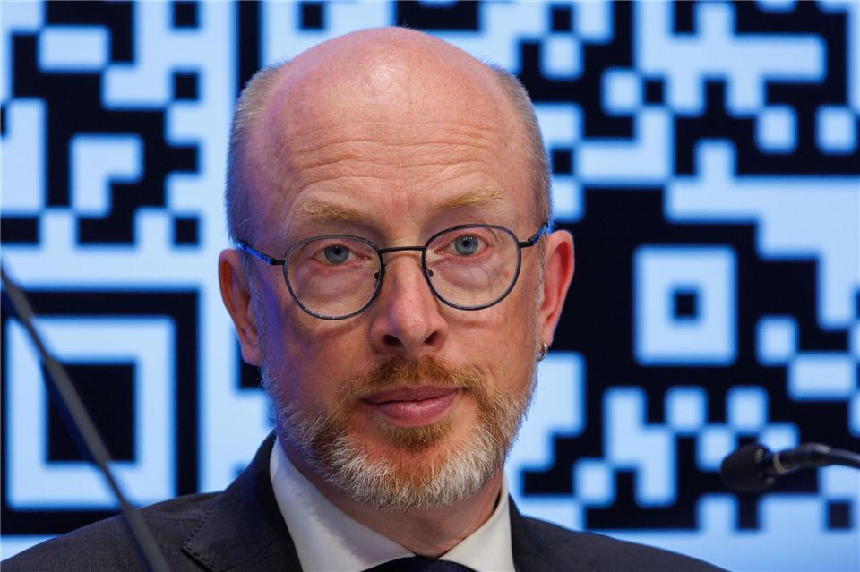 Die hybride Bedrohung ist real, sagt Innenminister Pegel.Jens Büttner/dpa