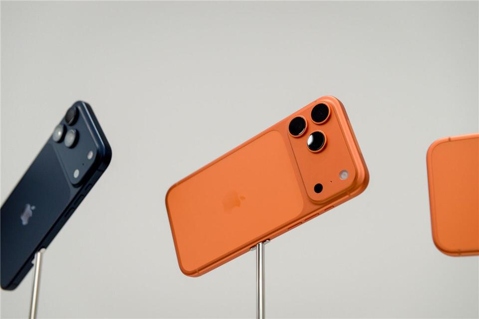 Die iPhone-17-Modellreihe half Apple, zum Smartphone-Spitzenreiter zu werden. (Archivbild)Andrej Sokolow/dpa/dpa-tmn