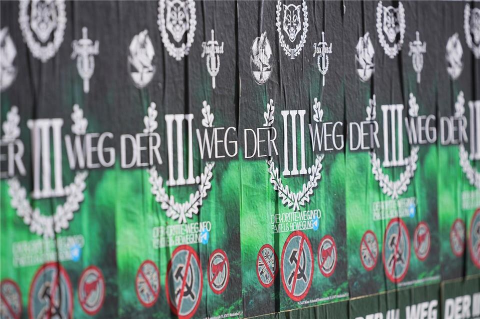 Die ideologischen Aussagen der Partei Der Dritte Weg sind laut Bundesamt für Verfassungsschutz nationalsozialistisch, antisemitisch und rassistisch geprägt.Sven Kaeuler/dpa
