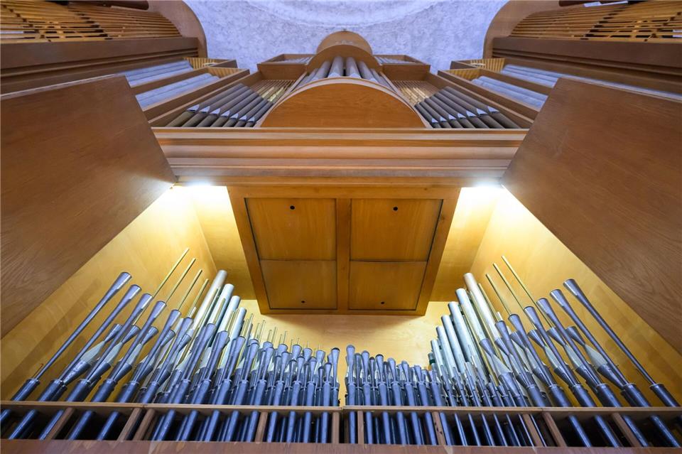 Die imposante Orgel in der Dresdner Kreuzkirche soll modernisiert werden. Robert Michael/dpa