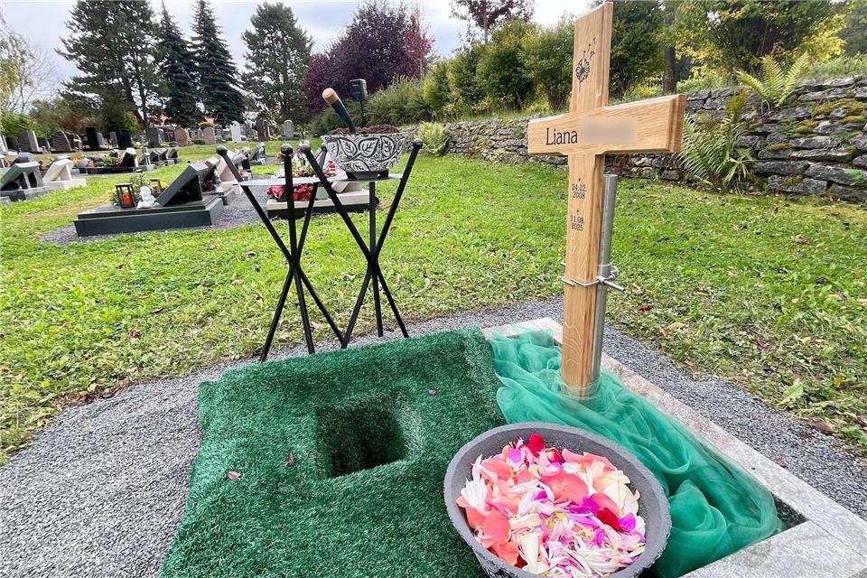 Die in Friedland mutmaßlich getötete Liana wurde auf dem Friedhof in Heilgenstadt beigesetzt.Matthias Bein/dpa